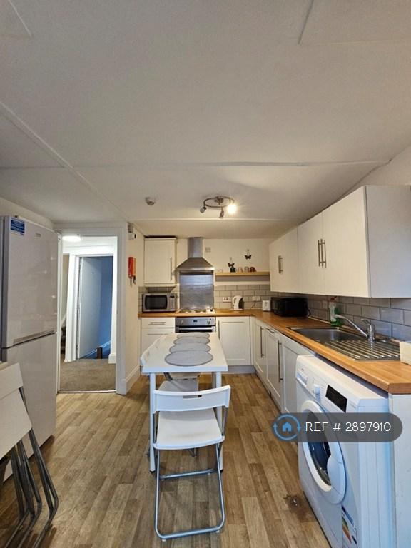 5 bedroom house in Grove Road, Fishponds, Bristol, BS16 (5 bed) (#2897910)