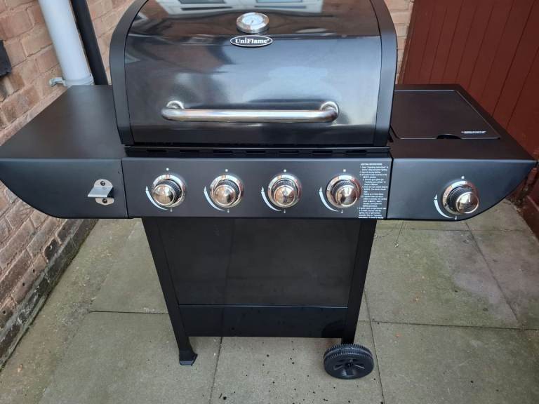 BARBECUE LIKE NEW ONLY USED 4 TIMES 