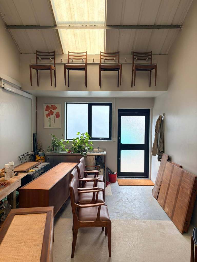 Commercial unit for rent in London (Leyton) with free parking - Great deal