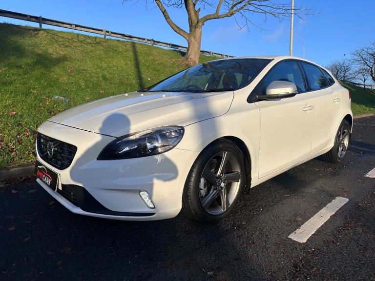 VOLVO V40 D2 2.0 R DESIGN 5 DOOR HATCHBACK ***£20 ROAD TAX*** ***FINANCE AVAILABLE***