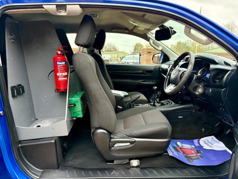 2018 Toyota Hilux Active Extra Cab Pick Up 2.4 D-4D 4x4***Front Winch***240v***Night Heater** PIC...