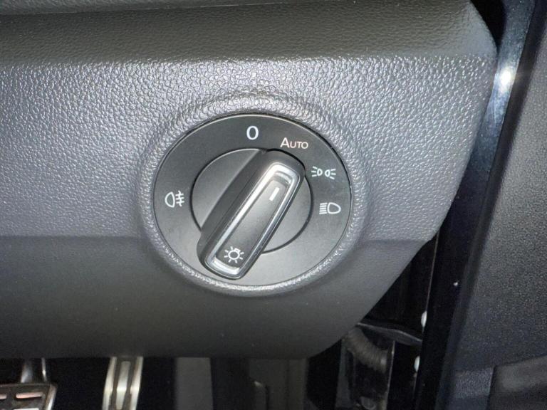 VOLKSWAGEN T-ROC 1.5 TSI R-Line DSG Euro 6 (s/s) 5dr 2022