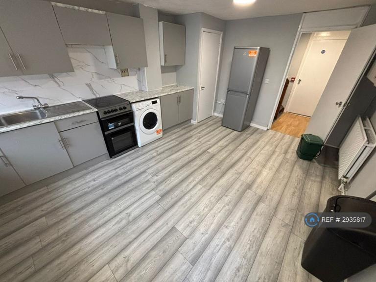 1 bedroom in Barchester Close, Uxbridge, UB8 (#2935817)