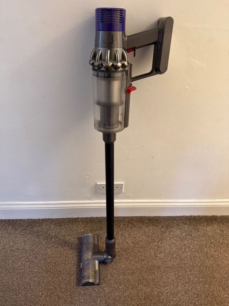 Dyson Cordless Vacuum Cleaner SV27 – Good Condition
