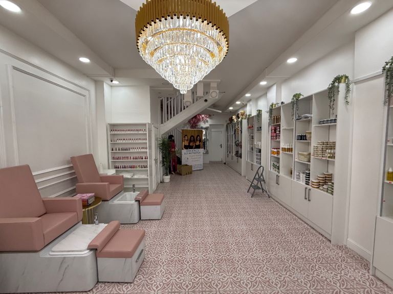 image for Luxury Beauty/Aesthetics Clinic Business For Sale - Prime Location - Free Parking - Hairdresser Shop