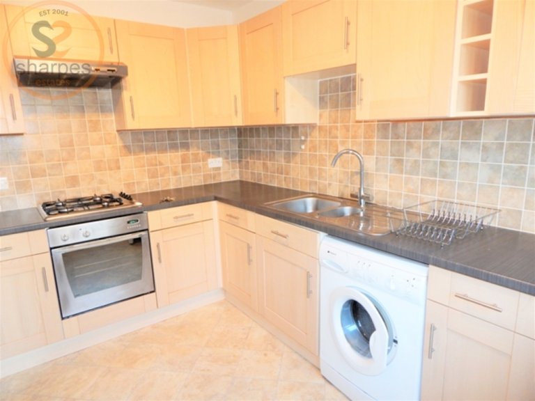 1 bedroom flat in Strathdon Drive, Earlsfield, London