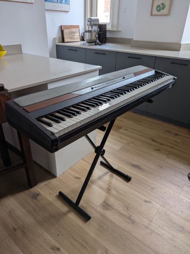 KORG SP-250 - 88 Key professional Piano with stand