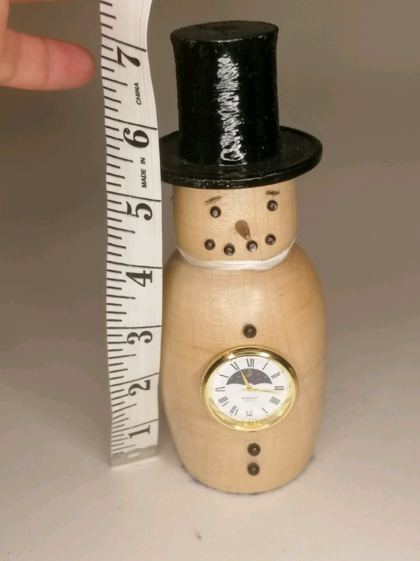 Vintage wood snowman. (need change battery). 