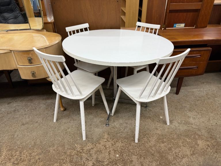 Round white mid century table and 4 chairs 