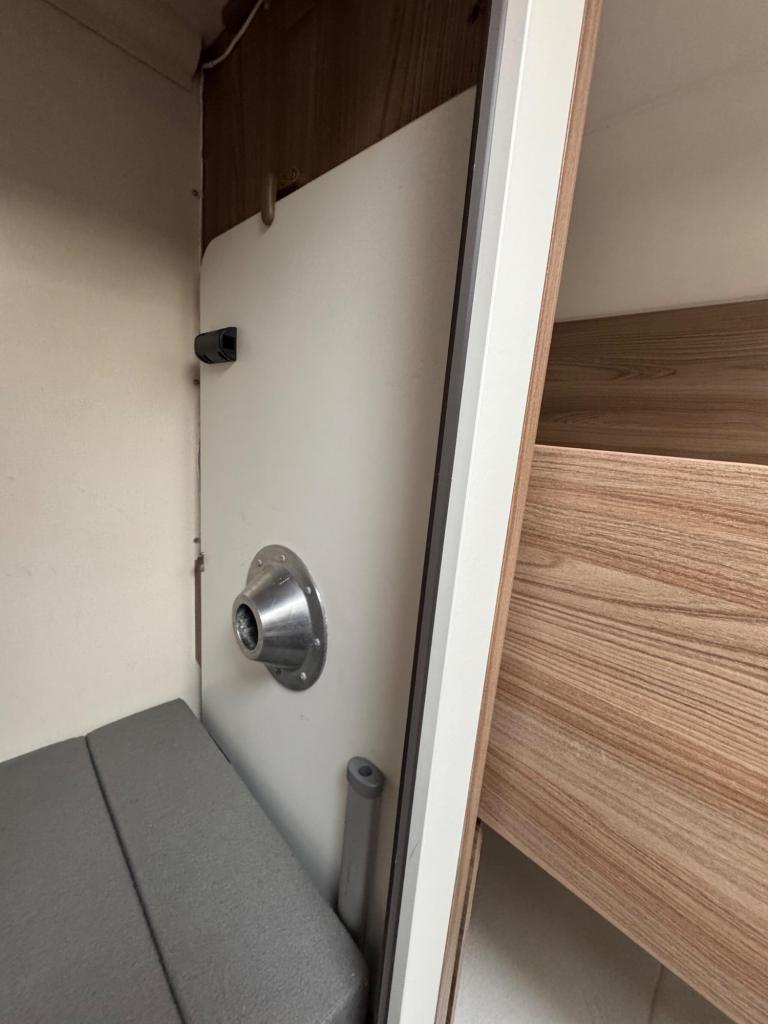 SWIFT ESCAPE 695 - 2017