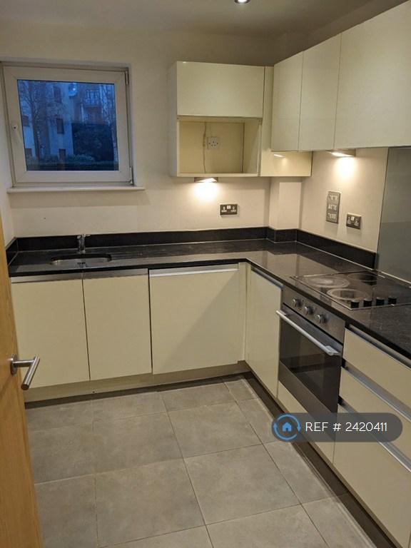2 bedroom flat in Corn House, London, NW7 (2 bed) (#2420411)