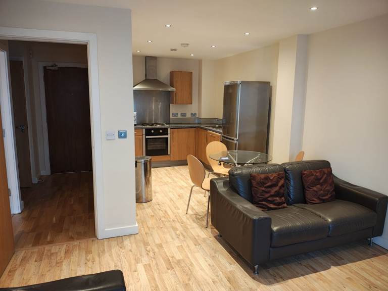 Large 1 Bed flat for rent City centre