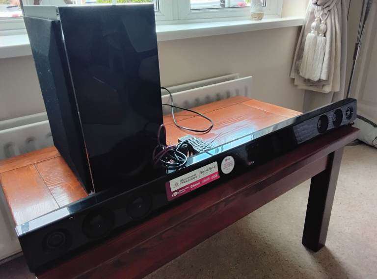 LG Sound Bar & Subwoofer System As New Condition All Cables And Remote