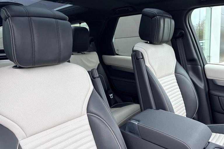 2024 Land Rover Discovery 3.0 D300 Dynamic HSE 5dr SUV DIESEL Automatic