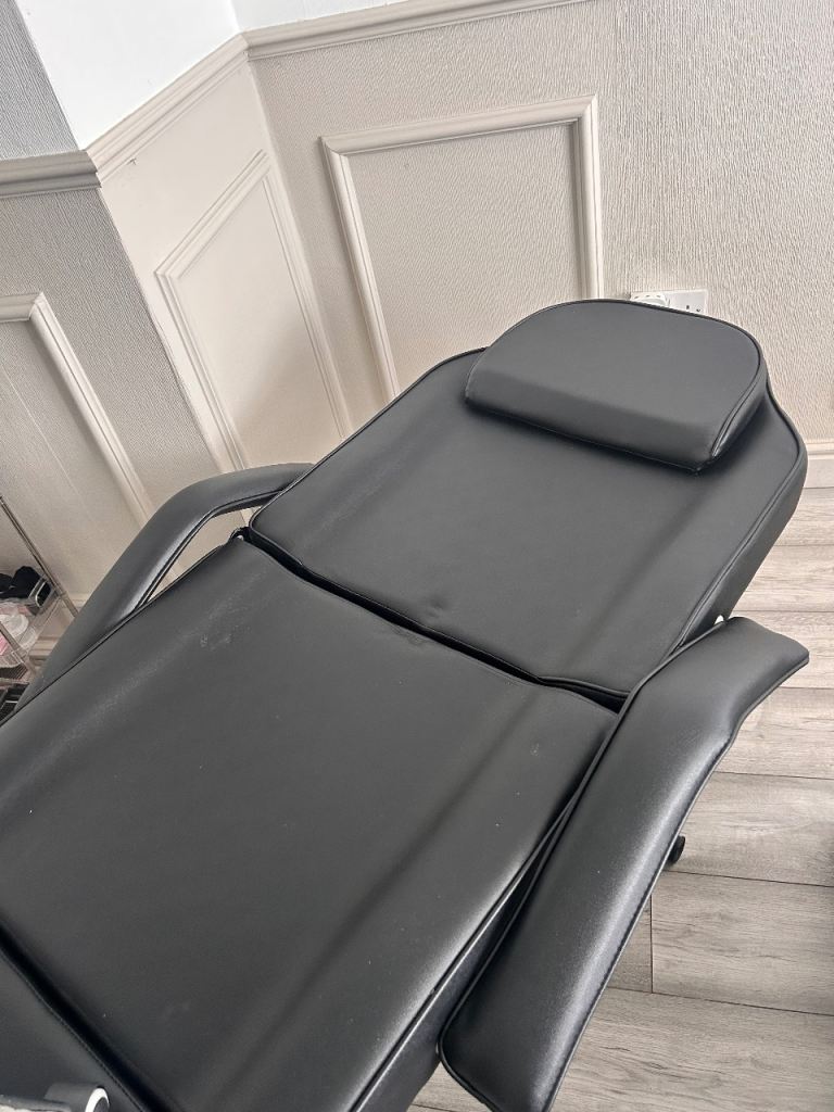 Beauty bed & chair 