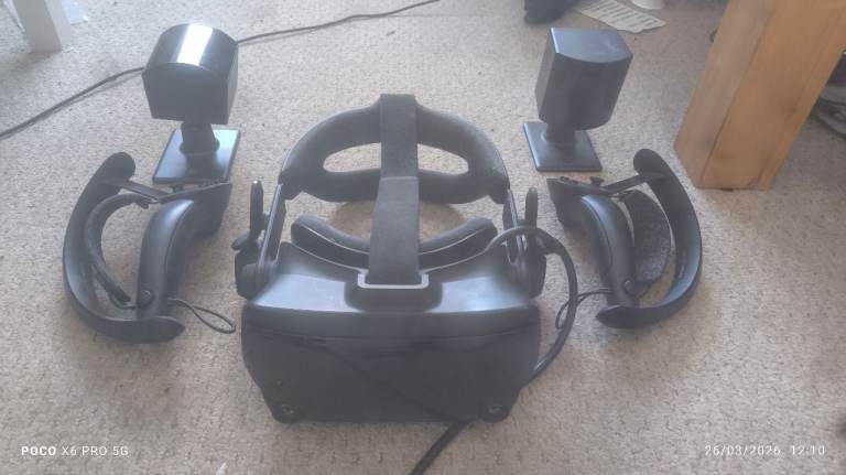 Valve index including base stations
