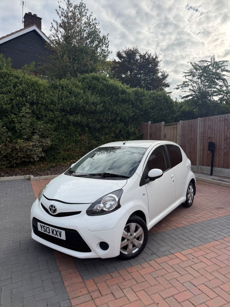 Toyota, AYGO, Hatchback, 2013, Semi-Auto, 998 (cc), 5 doors