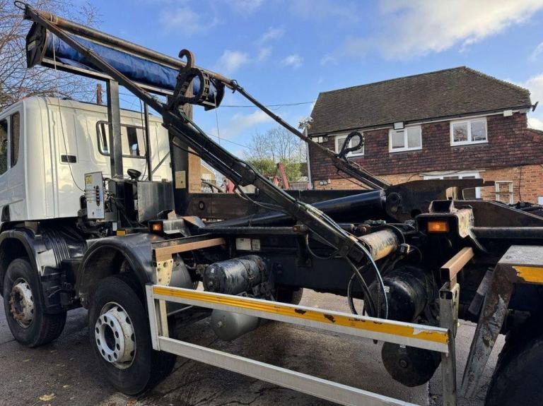2009 SCANIA P380 8X4 HOOK LOADER