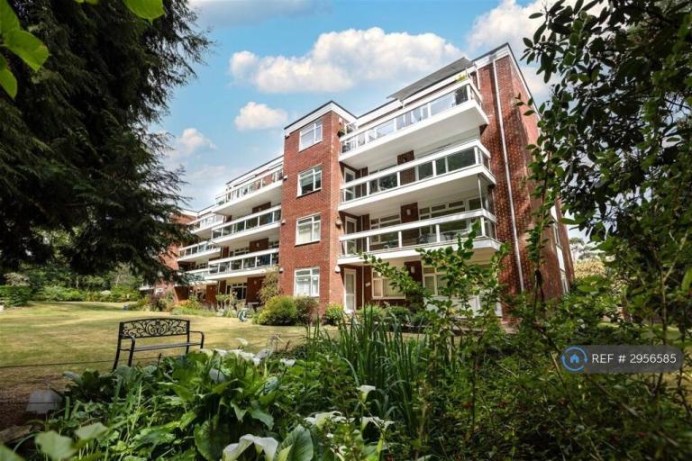 3 bedroom flat in Brackens Way, Poole, BH13 (3 bed) (#2956585)