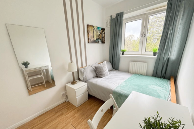 Double Room Near Bethnal Green £757/pm - Bills Inc | Zone 2 | Smart Street