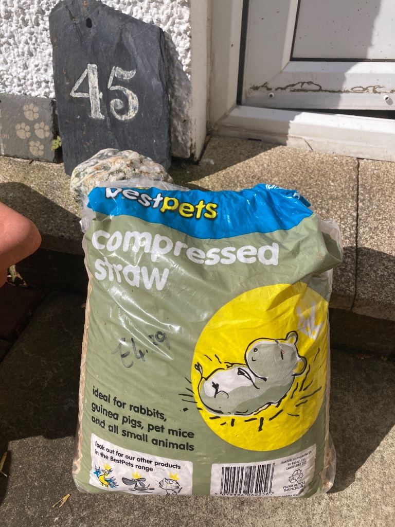 Bag of compressed straw 