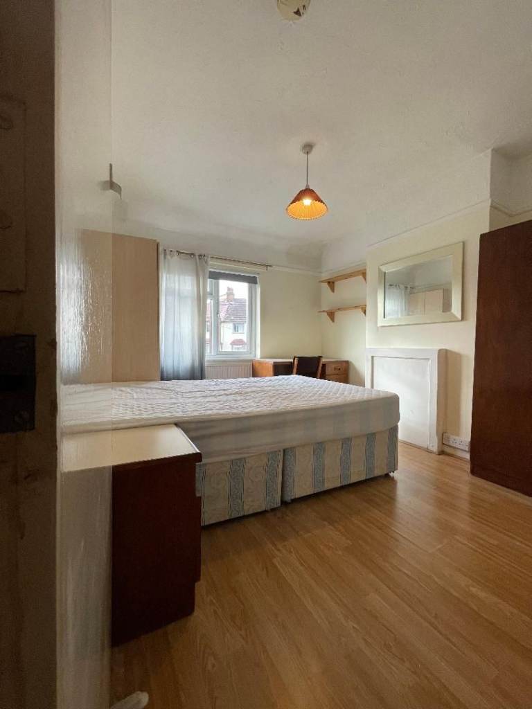 Cosy Double Room For 1 Person - Bills Included, East Acton - Zone 2