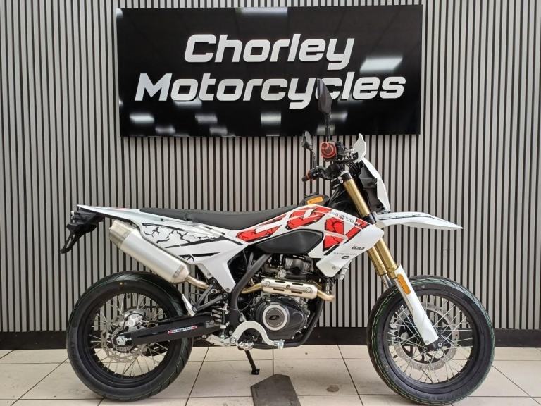 QJ MOTOR COV125S  **Learner Legal Super Moto**