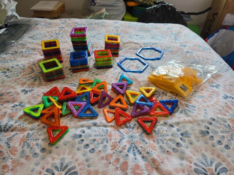 Magnetic Building Blocks for Kids – Multicoloured, Good Condition
