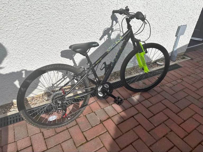 Apollo Gridlock bike with 24 inch wheels 