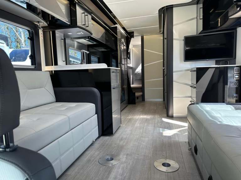 RC Motorhomes RC9M Motorhome Camper RV