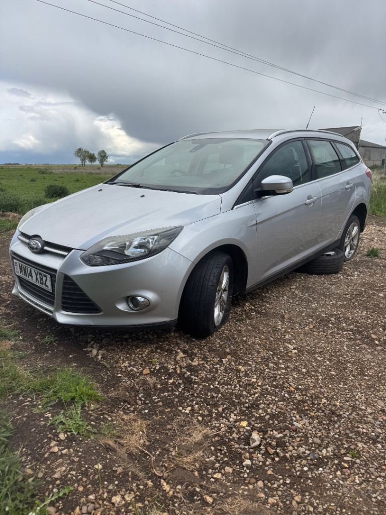 2014 Ford focus breaking all parts available 