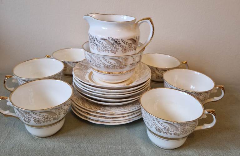 Argyle Fine Bone China Tea Set – White & Gold, Good Condition | in ...