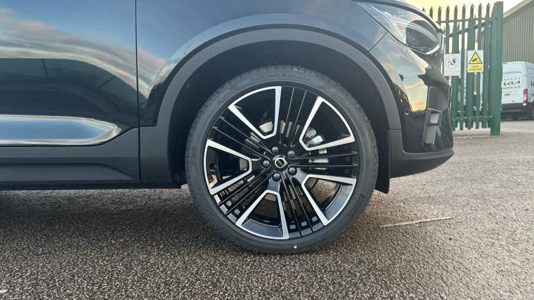  Volvo XC40 2.0 B4 MHEV Ultra Bright DCT Auto Euro 6 (s/s) 5dr Petrol/Electric Hybrid Automatic