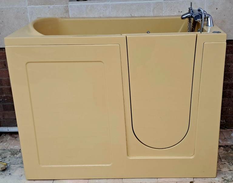 Walk-in bath with seat and jets