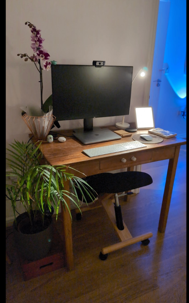 Pick up today! Home Office Desk wood desk - £15 each! (Clapton E5)