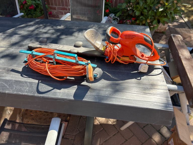 Flymo hedge trimmer Hedge Trimmer with Extension Lead