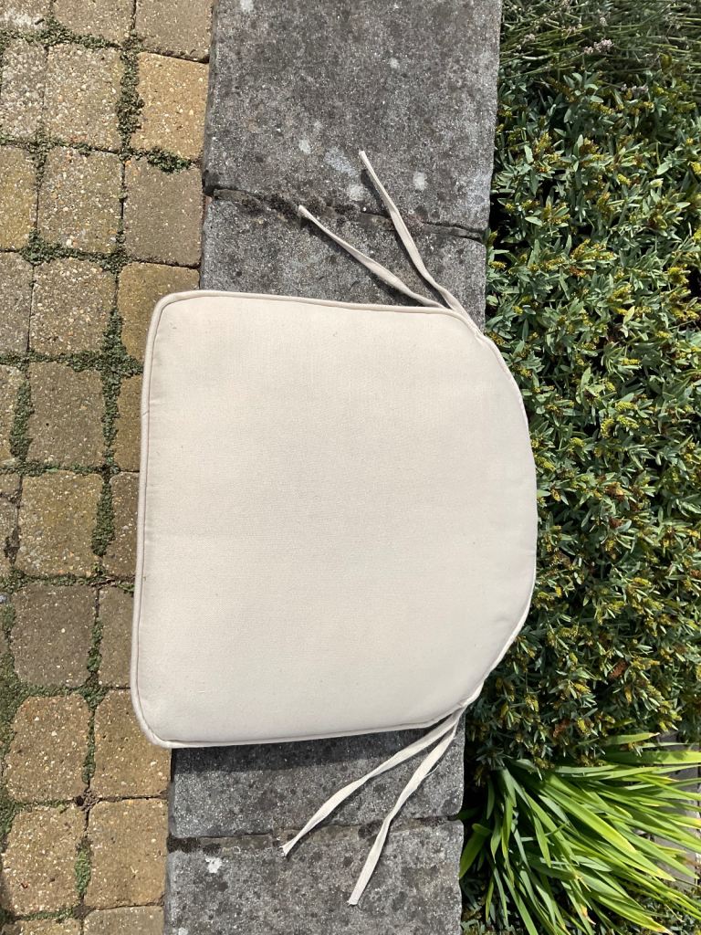 Outdoor/indoor padded chair cushions
