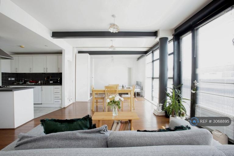 3 bedroom flat in Channelsea Road, London, E15 (3 bed) (#3068895)