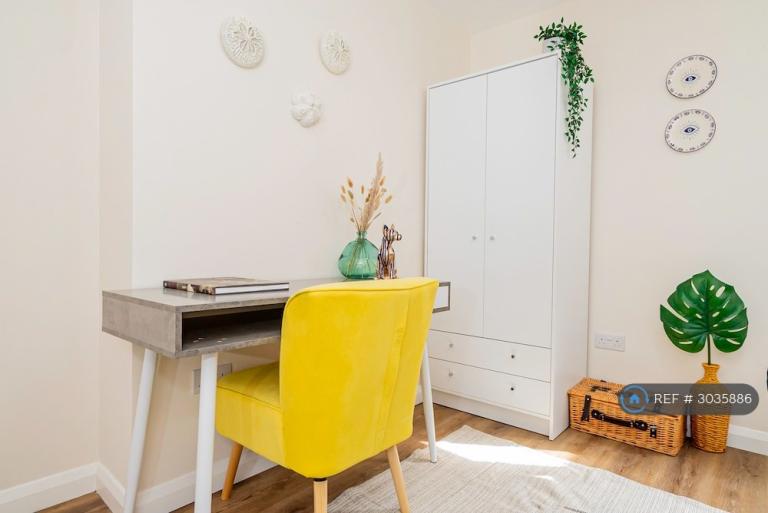 3 bedroom house in Allingham Close, London, W7 (3 bed) (#3035886)