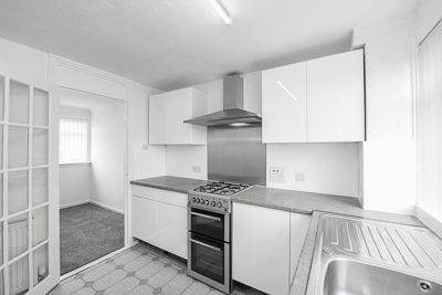 2 bed end terrace HOUSE for rent ( Livingston / Craigshill ) 