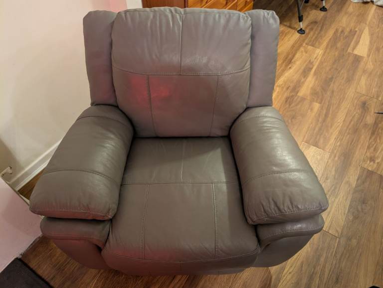 Leather armchair - FREE