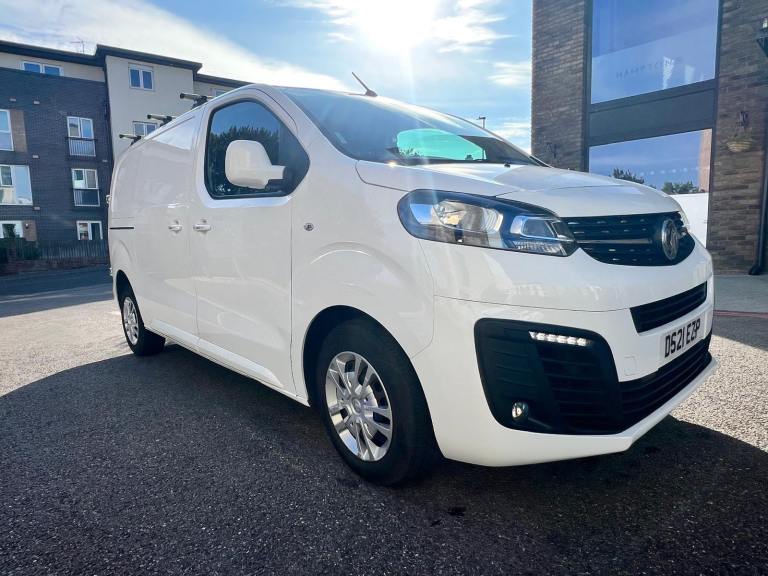 VAUXHALL VIVARO SPORTIVE, NO VAT, HDD SCREEN