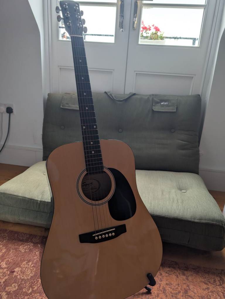 Squier by Fender SA-105 Acoustic Guitar with Stand – Good Condition