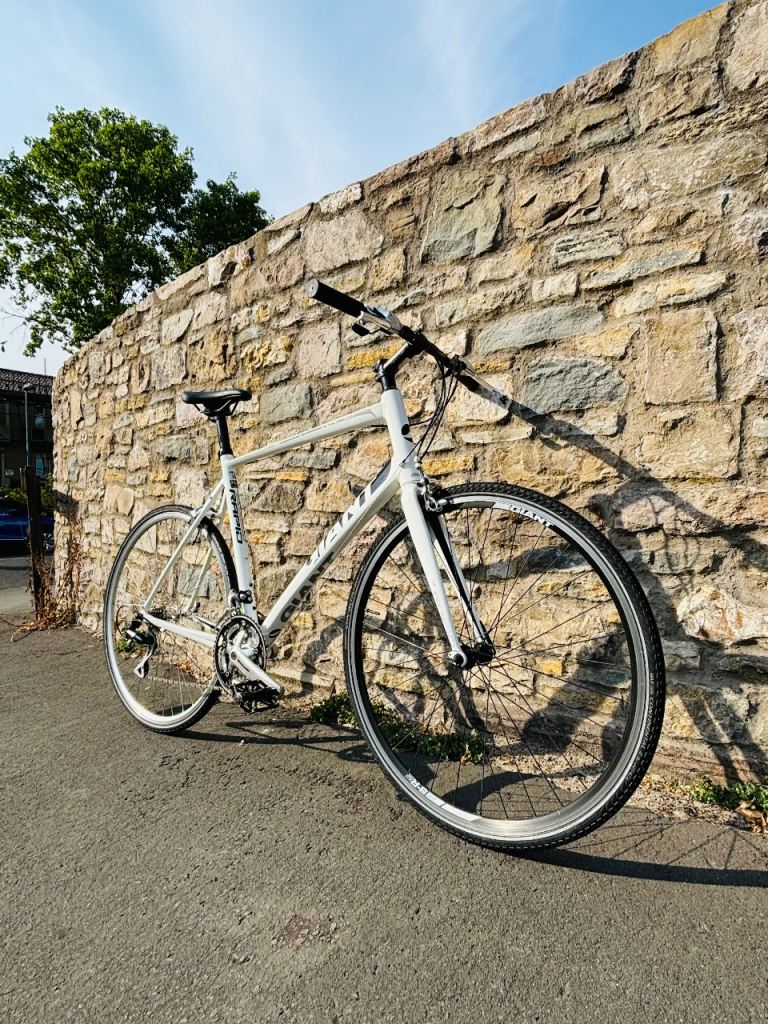 GIANT BIKE IN PERFECT CONDITION BARGAIN 