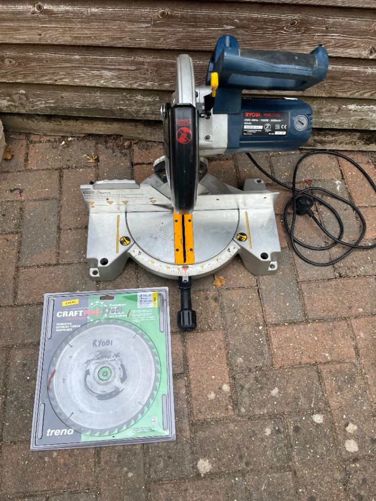 Mitre Saw 240v plus Spare Blade