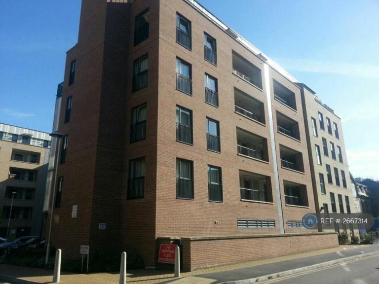 2 bedroom flat in Wave Court, Romford, RM7 (2 bed) (#2667314)