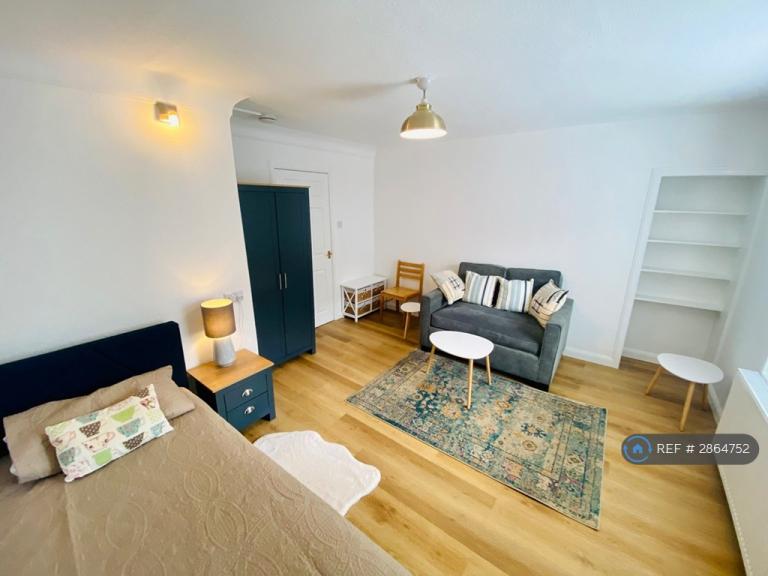 Studio flat in Galloway St, Dumfries, DG2 (#2864752)