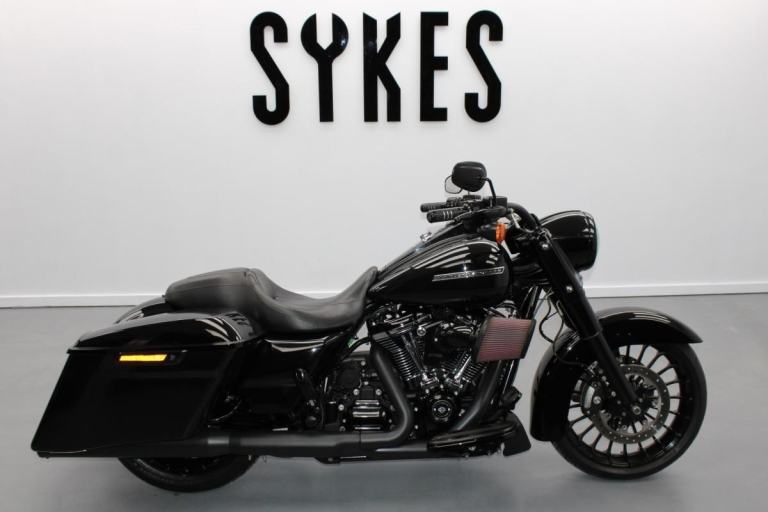 2019 Harley-Davidson FLHRXS Touring Road King Special in Vivid Black