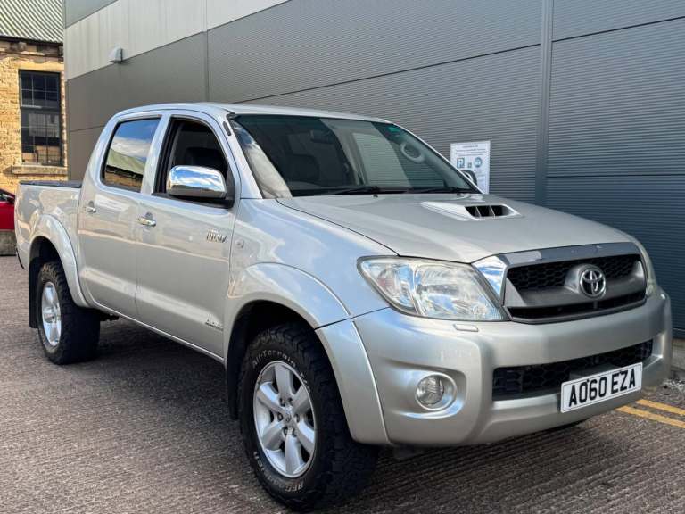 2010 Toyota Hilux Invincible 2010 D/Cab PickUp 3.0 D-4D 4WD 171 Auto PICK UP DIESEL Automatic