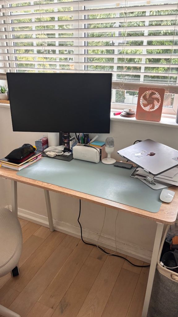 White and Wood Office Desk – Good Condition